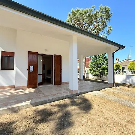 Vear Apartments - Lido Di Volano アパートホテル