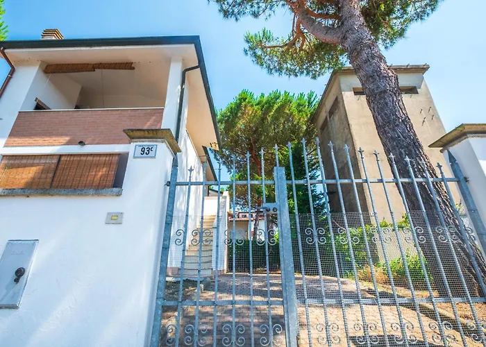Vear Apartments - Lido Di Volano 3*