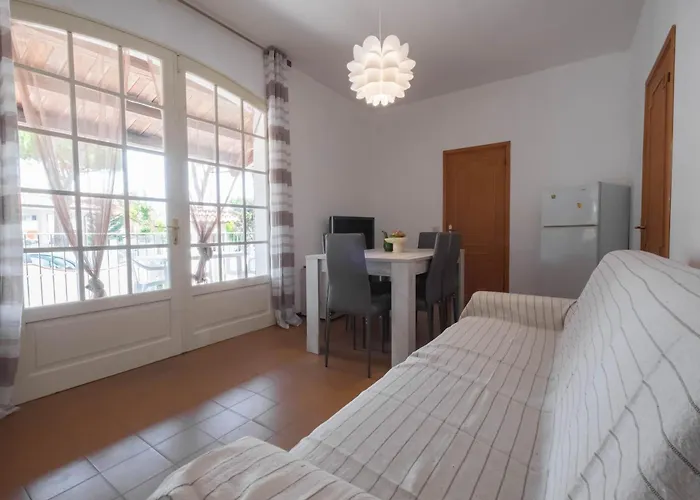 Vear Apartments - Lido Di Volano アパートホテル